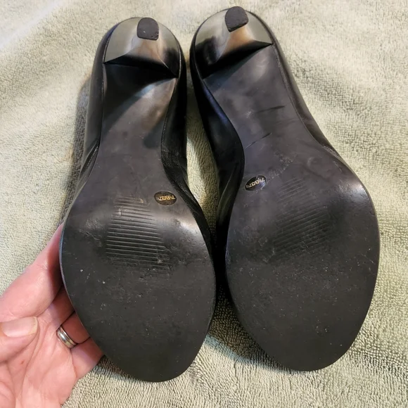 Jessica Simpson peep toe with two tone heel - Picture 7 of 8